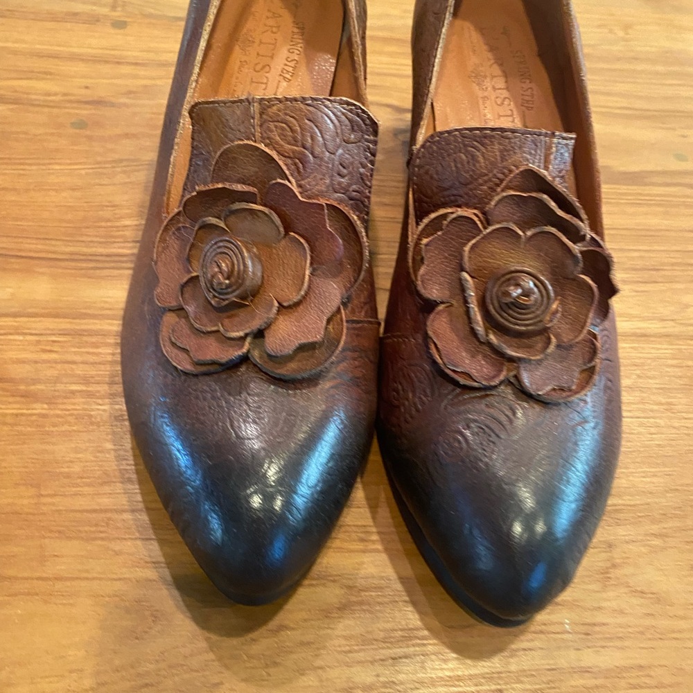 L’Artiste Wedges New without Box